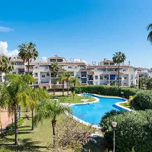 Apartment Lovely 2-bed 10 Mins Walk From Puerto Banus, Marbella